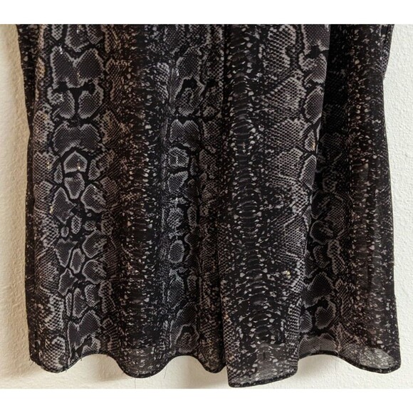 Women's T Tahari V-Neck Snake Print Sleeveless Gold Chain Accent Blouse Small - Picture 8 of 12